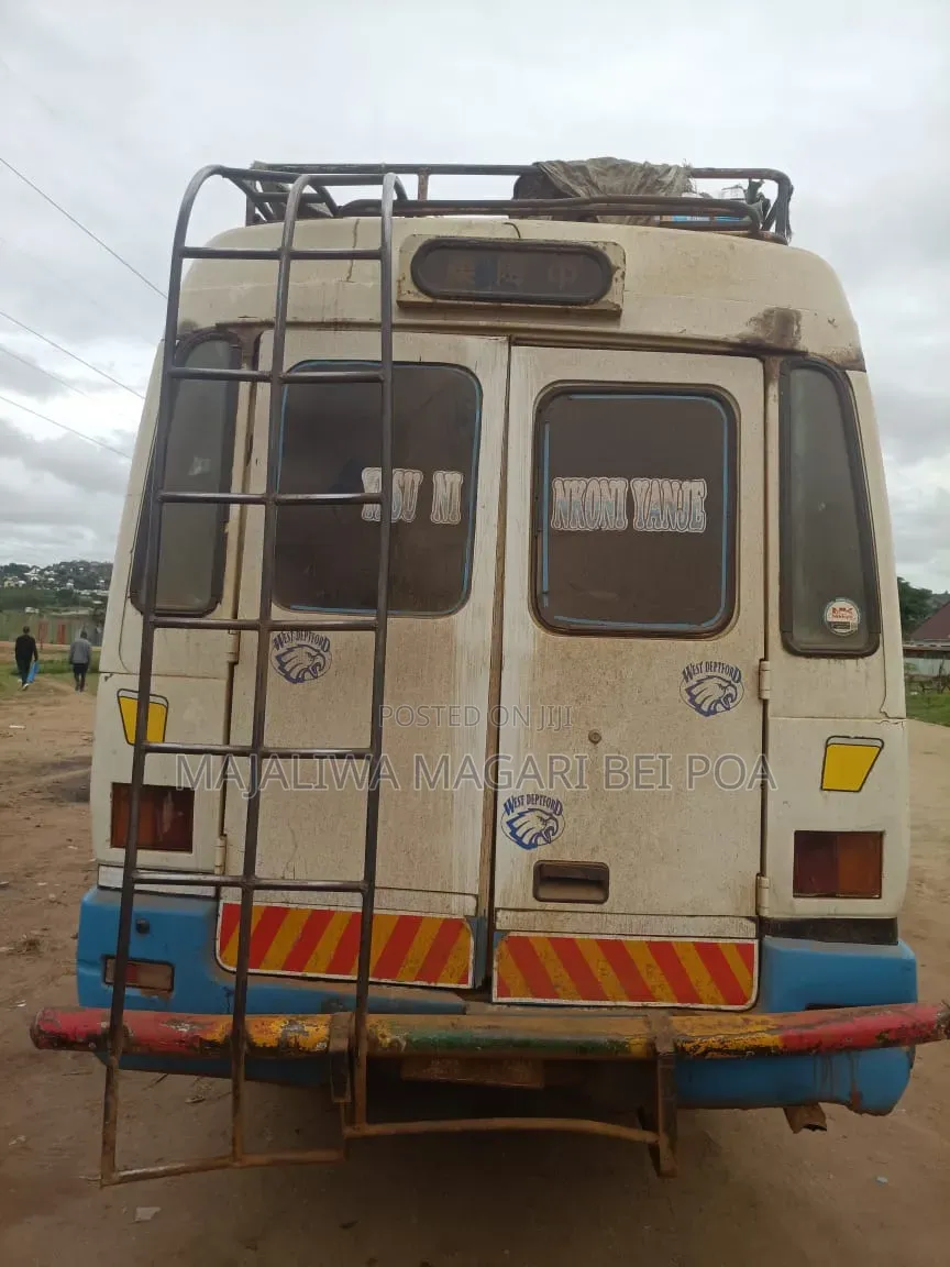 Mitsubishi Fuso Rosa 2004 White