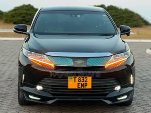 Toyota Harrier 2.0 2018 Black