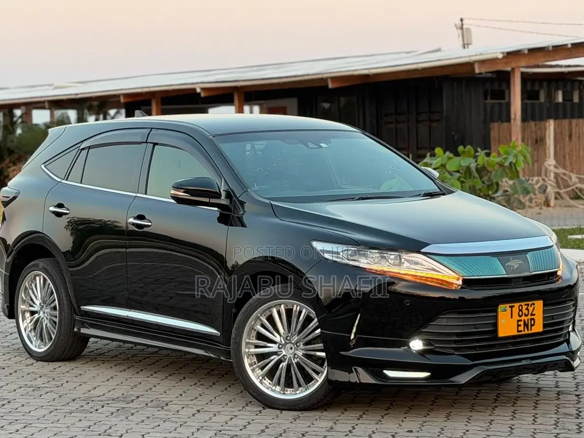 Toyota Harrier 2.0 2018 Black