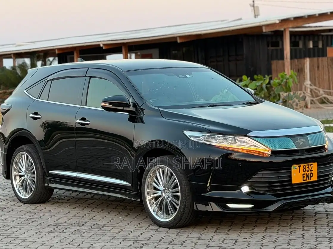 Toyota Harrier 2.0 2018 Black
