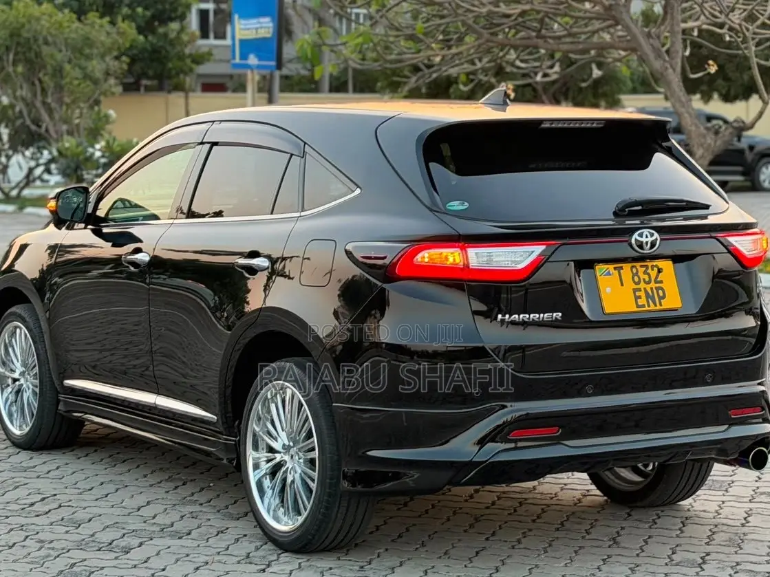 Toyota Harrier 2.0 2018 Black