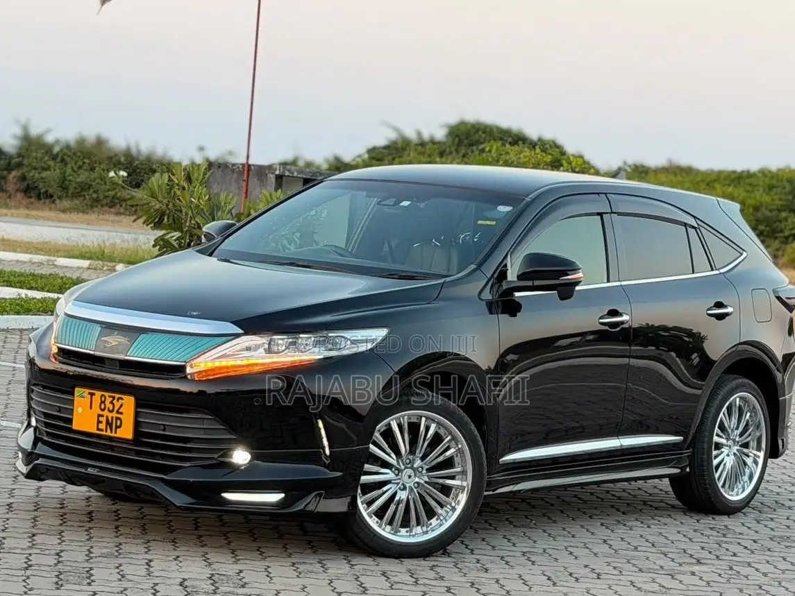 Toyota Harrier 2.0 2018 Black