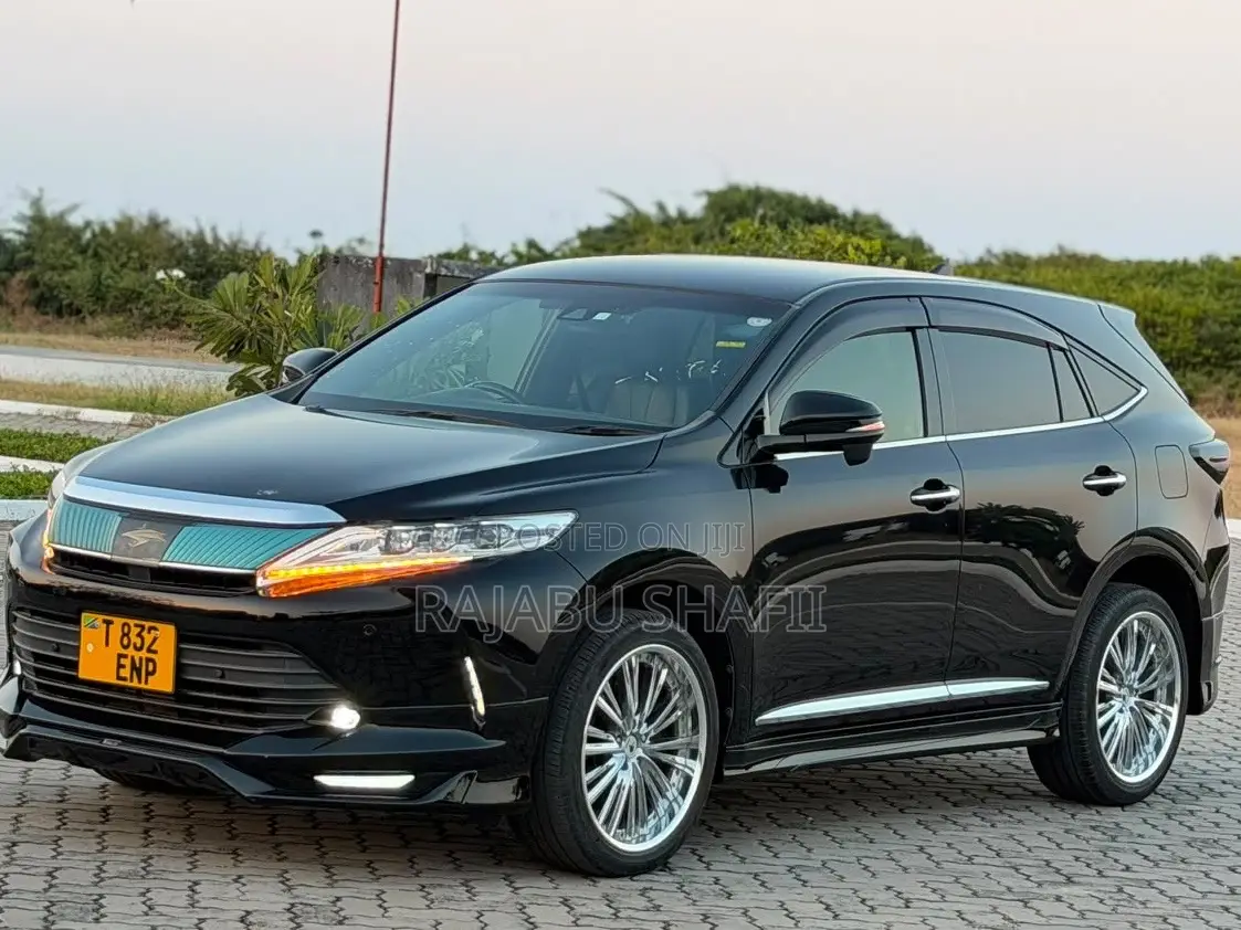 Toyota Harrier 2.0 2018 Black