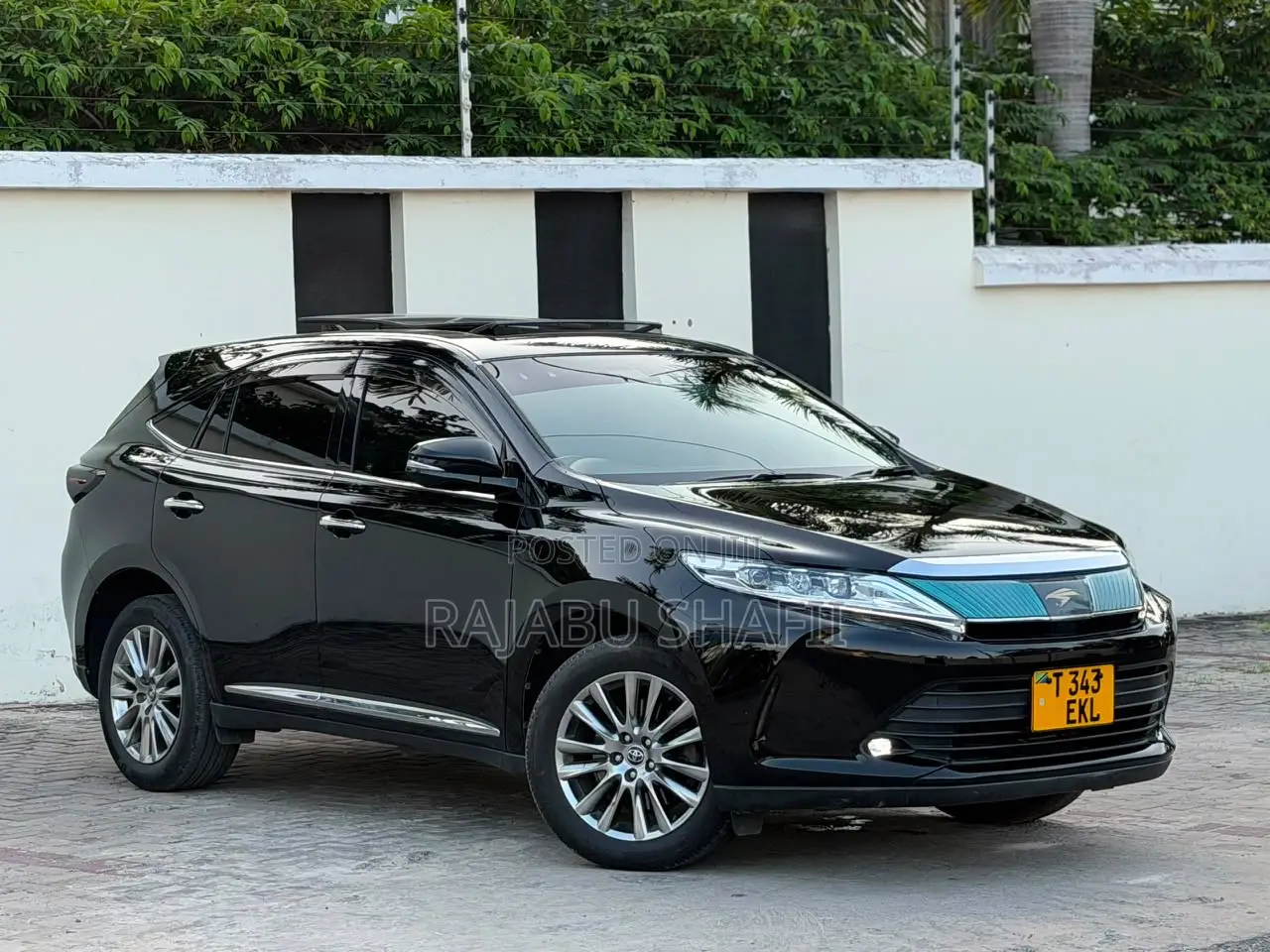 Toyota Harrier 2.0 2017 Black