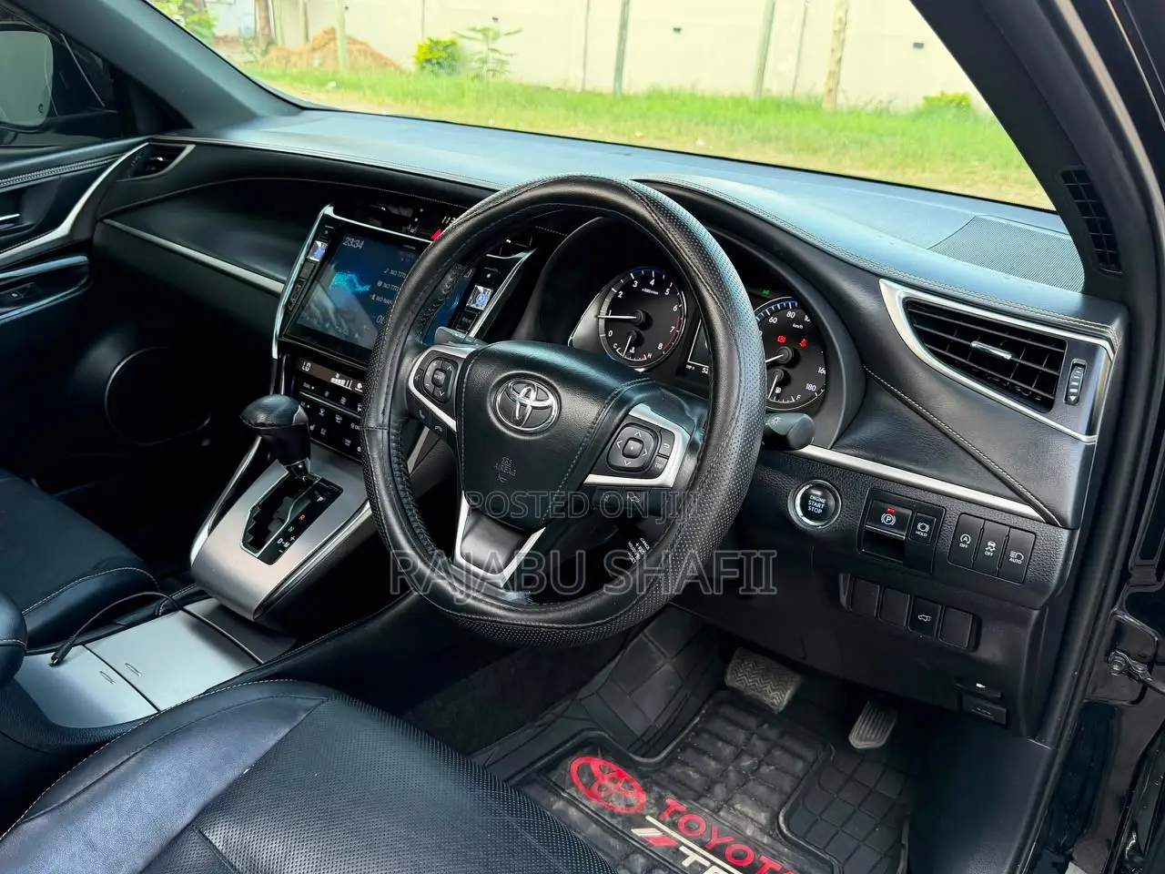 Toyota Harrier 2.0 2017 Black
