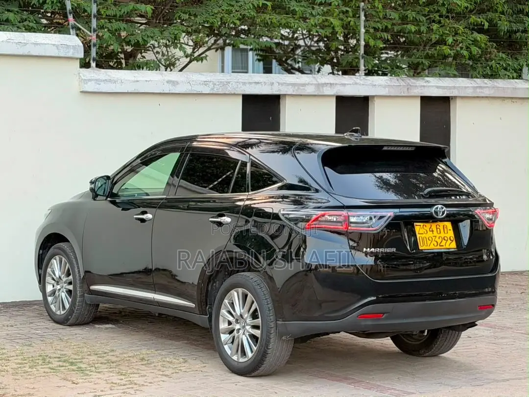 Toyota Harrier 2.0 2016 Black