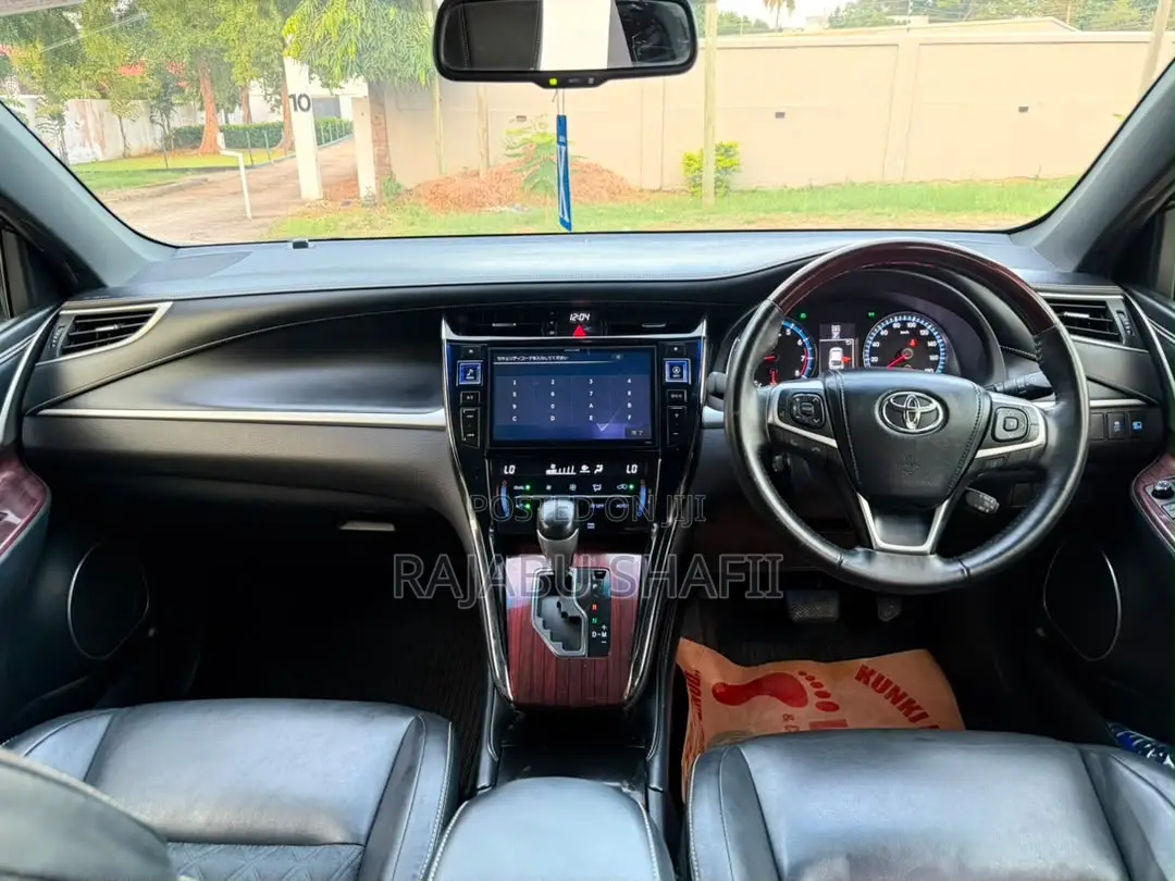 Toyota Harrier 2.0 2016 Black