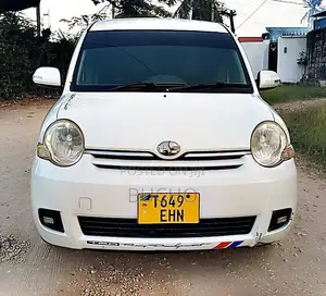 Toyota Sienta 2006 White