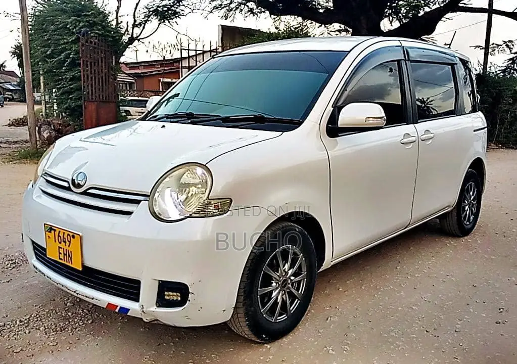 Toyota Sienta 2006 White