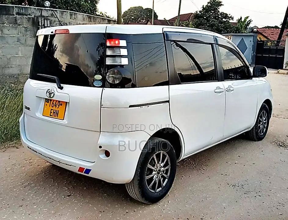 Toyota Sienta 2006 White