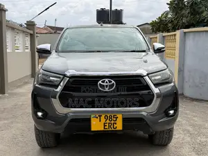 Toyota Hilux Revo Double Cab Deisel 2.8 AWD 2018 Gray