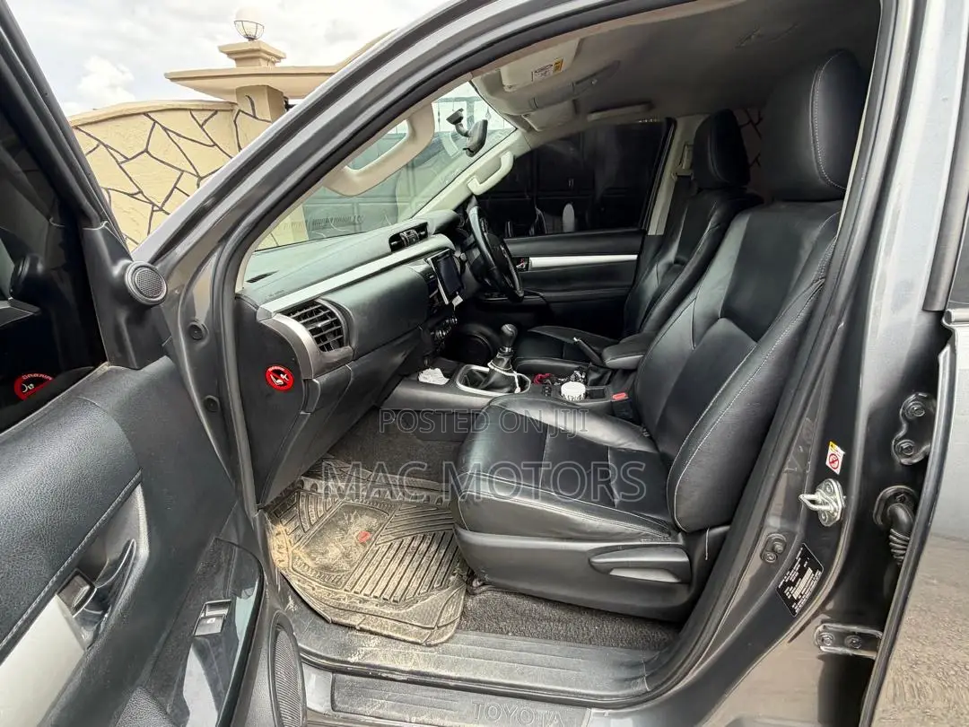 Toyota Hilux Revo Double Cab Deisel 2.8 AWD 2018 Gray