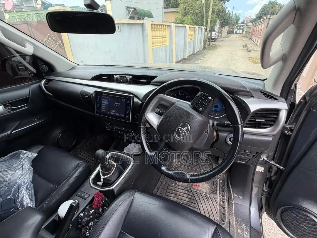Toyota Hilux Revo Double Cab Deisel 2.8 AWD 2018 Gray