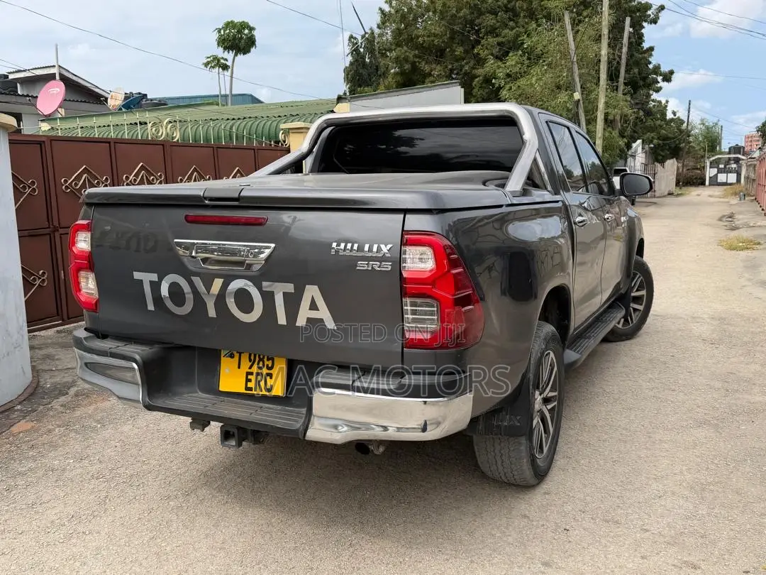 Toyota Hilux Revo Double Cab Deisel 2.8 AWD 2018 Gray