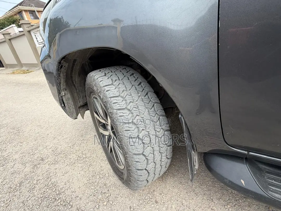 Toyota Hilux Revo Double Cab Deisel 2.8 AWD 2018 Gray