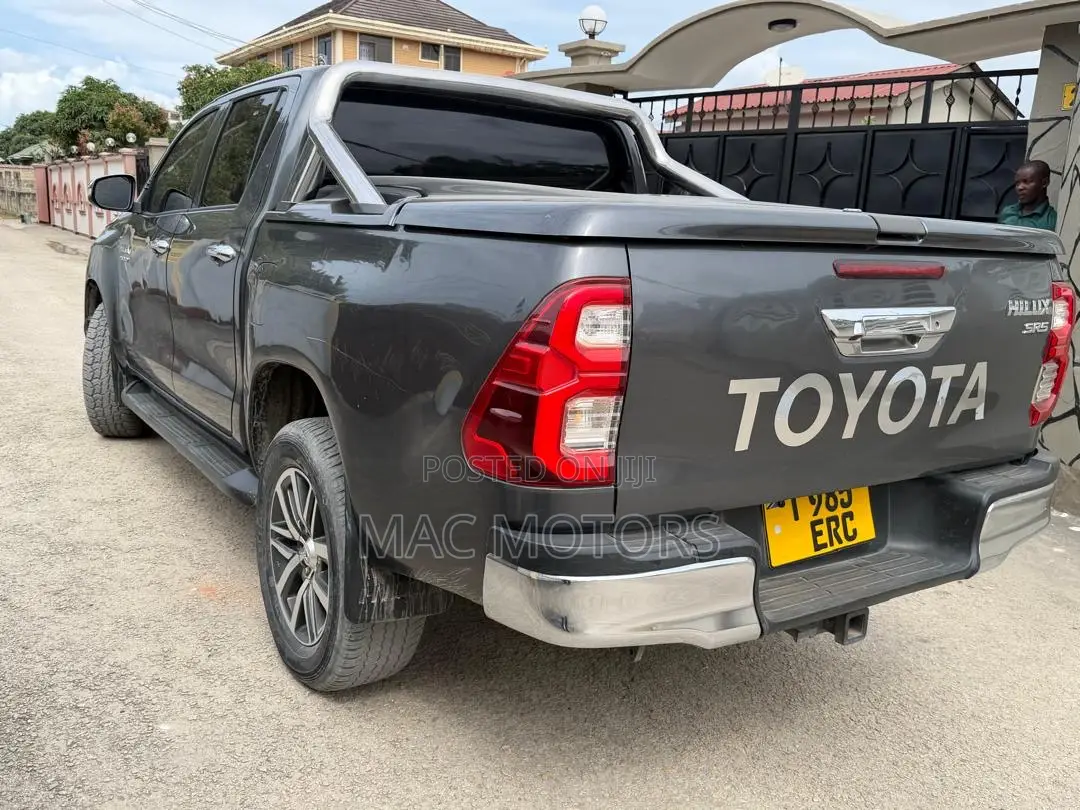 Toyota Hilux Revo Double Cab Deisel 2.8 AWD 2018 Gray