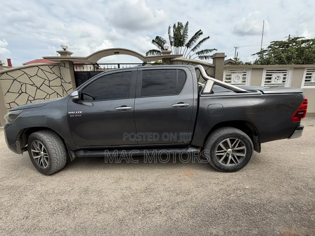 Toyota Hilux Revo Double Cab Deisel 2.8 AWD 2018 Gray