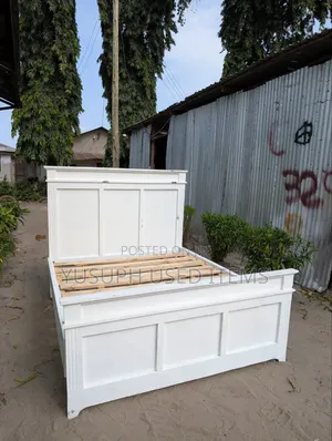 White Kitanda Cha Mbai