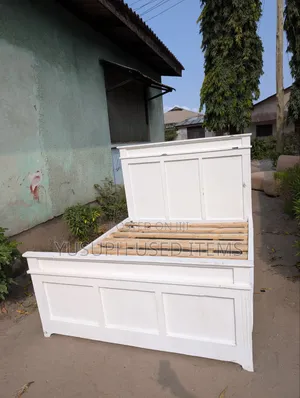 White Kitanda Cha Mbai