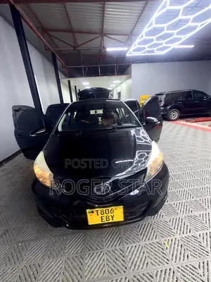 Toyota Vitz 2011 Black