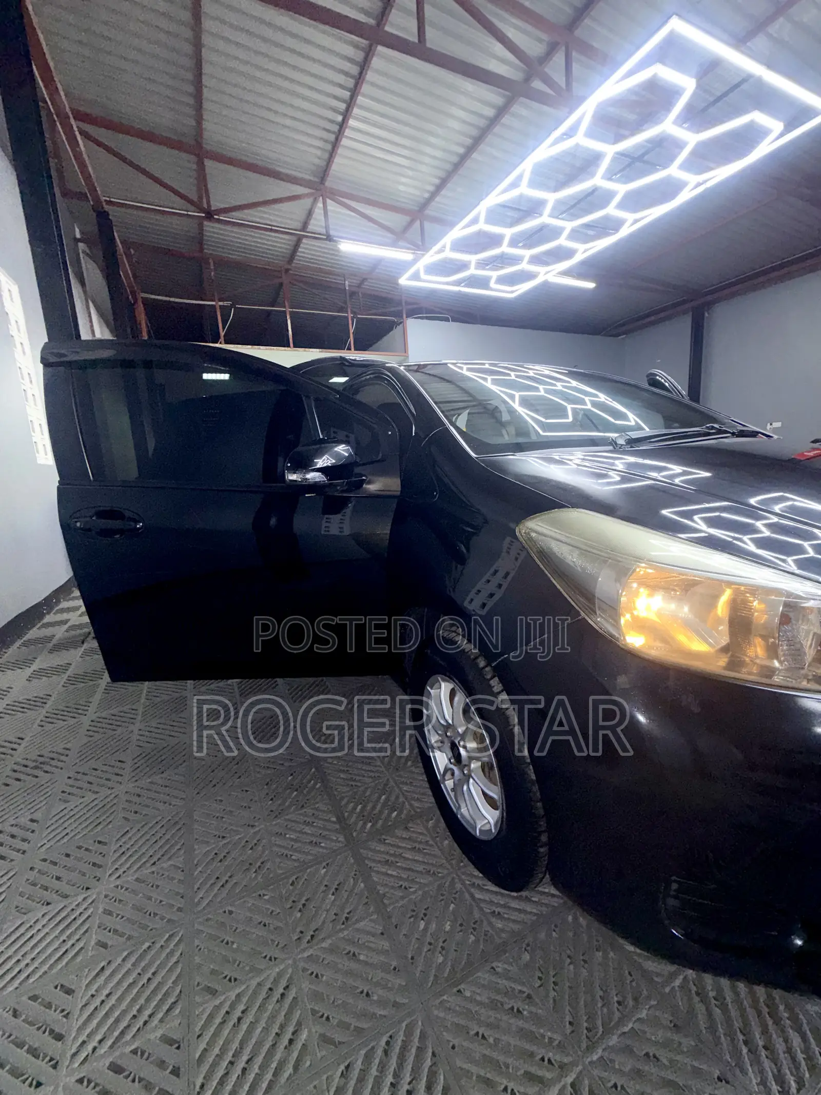 Toyota Vitz 2011 Black