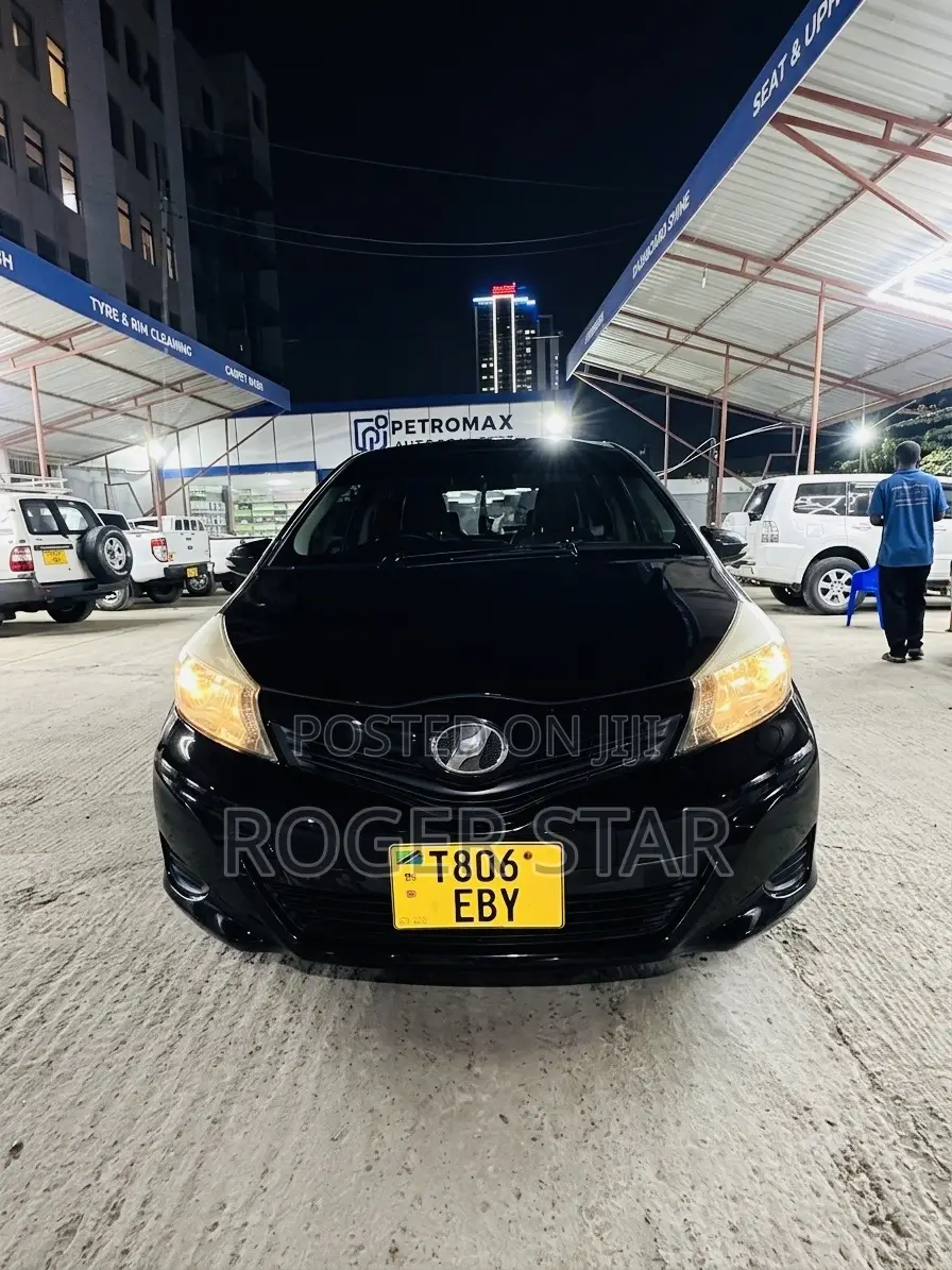 Toyota Vitz 2011 Black
