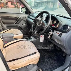 Toyota RAV4 2001 White