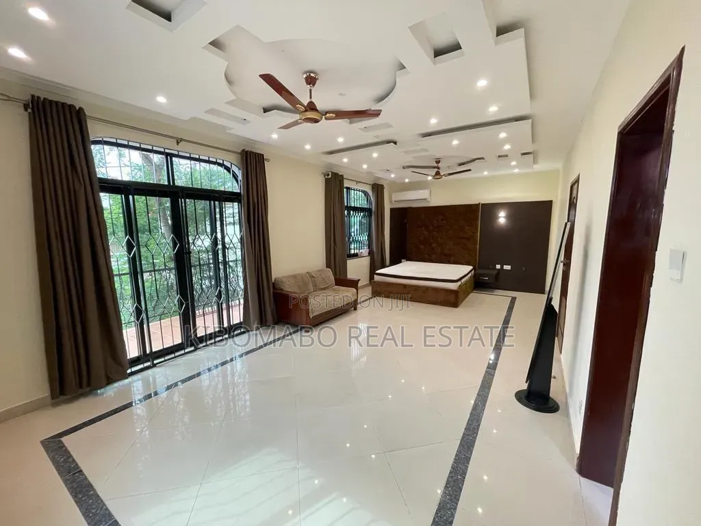Furnished 4bdrm Villa in Ada Estate for rent