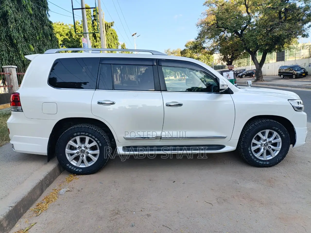 Toyota Land Cruiser 4.6 V8 ZX 2018 White