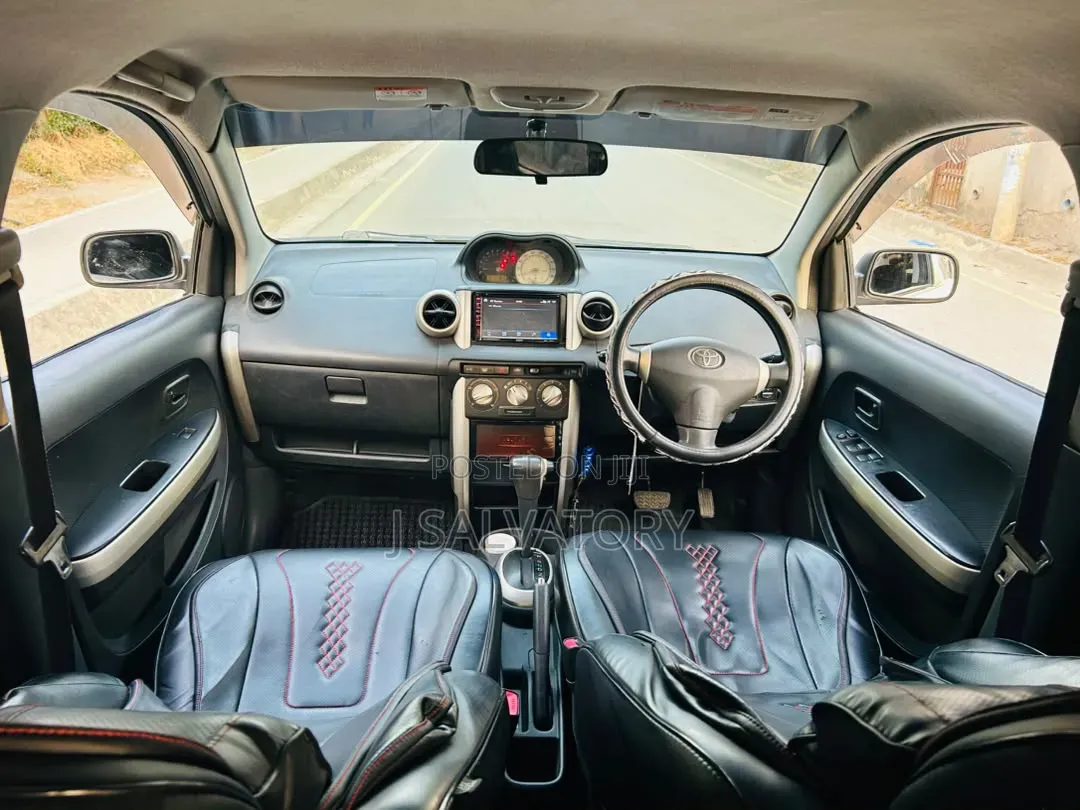 Toyota IST 2004 Silver