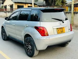 Toyota IST 2004 Silver