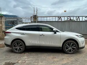 Toyota Harrier 2.0 4WD 2020 White