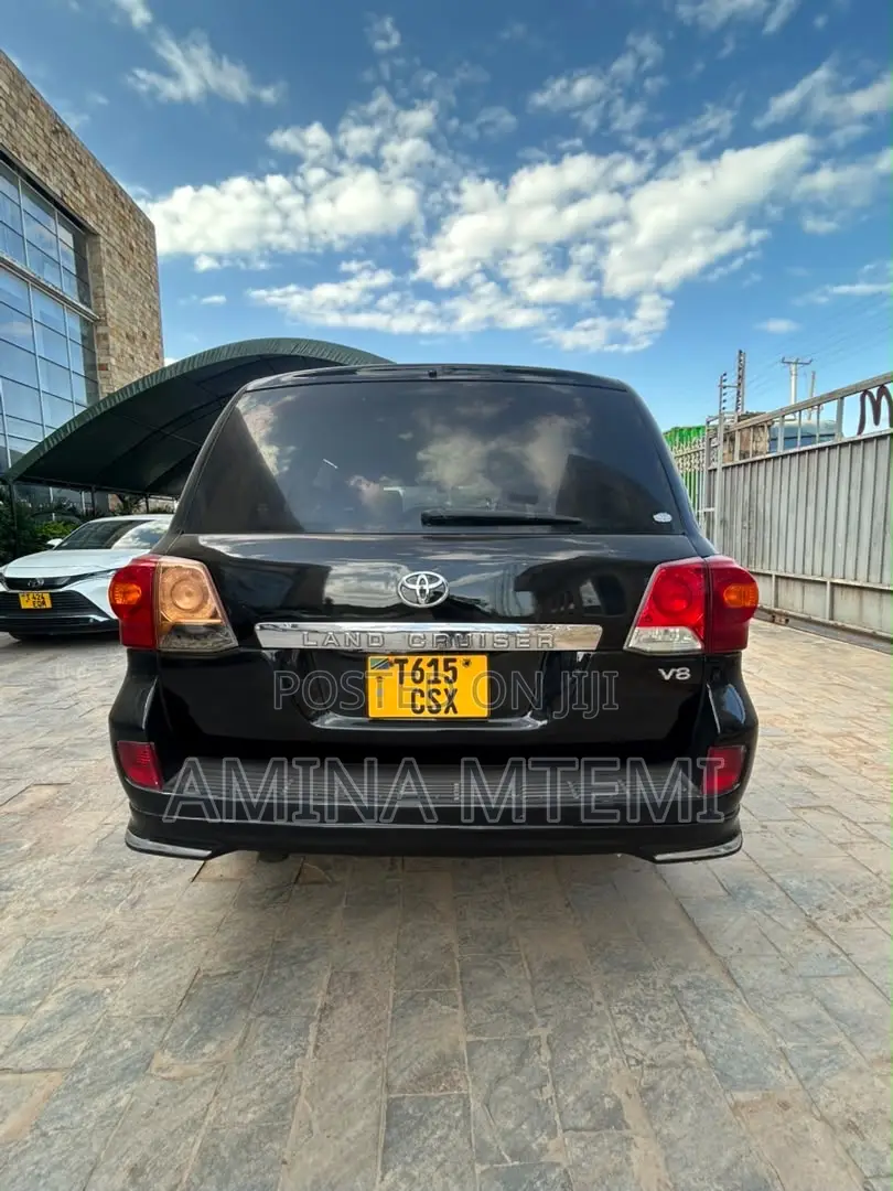 Toyota Land Cruiser 4.6 V8 GX 2017 Black