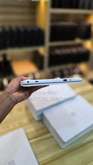 New Laptop Microsoft Surface Laptop SE 8GB Intel Pentium SSD 128GB