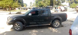 Nissan Navara 2013 Black