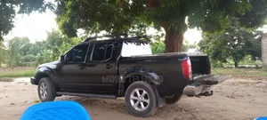 Nissan Navara 2013 Black