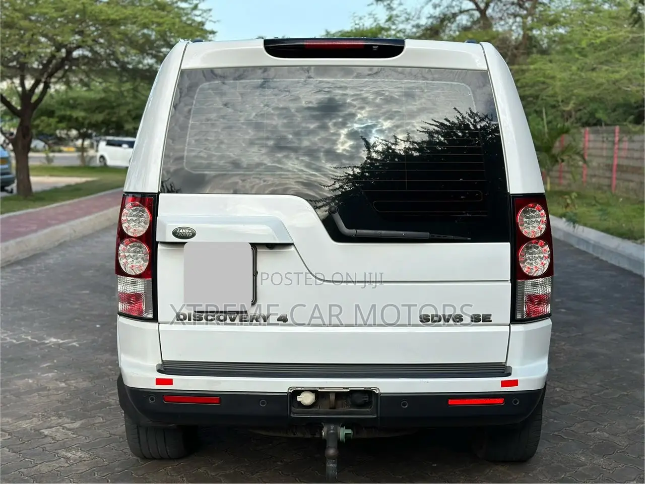 Land Rover Discovery 2014 White