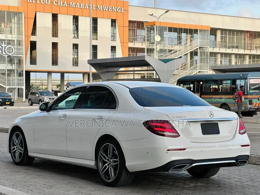 Mercedes-Benz E-Class 2022 White