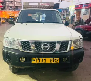 Nissan Patrol 5.6 2010 White