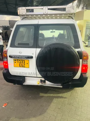 Nissan Patrol 5.6 2010 White