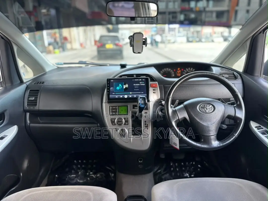 Toyota Ractis 2006 Silver