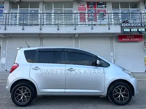 Toyota Ractis 2006 Silver