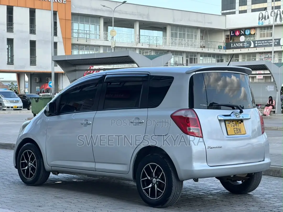 Toyota Ractis 2006 Silver