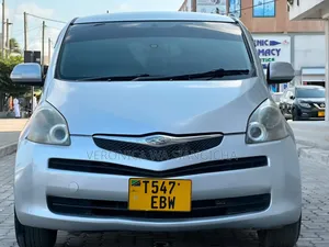 Toyota Ractis 2006