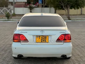 Toyota Crown Royale 2005 White