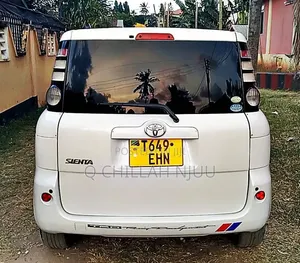 Toyota Sienta 2006 White