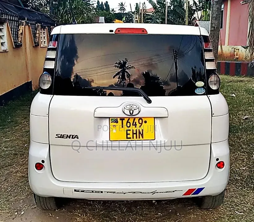 Toyota Sienta 2006 White