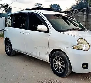 Toyota Sienta 2006 White
