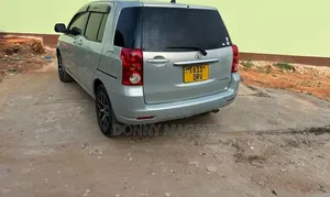 Toyota Raum 2005 Blue