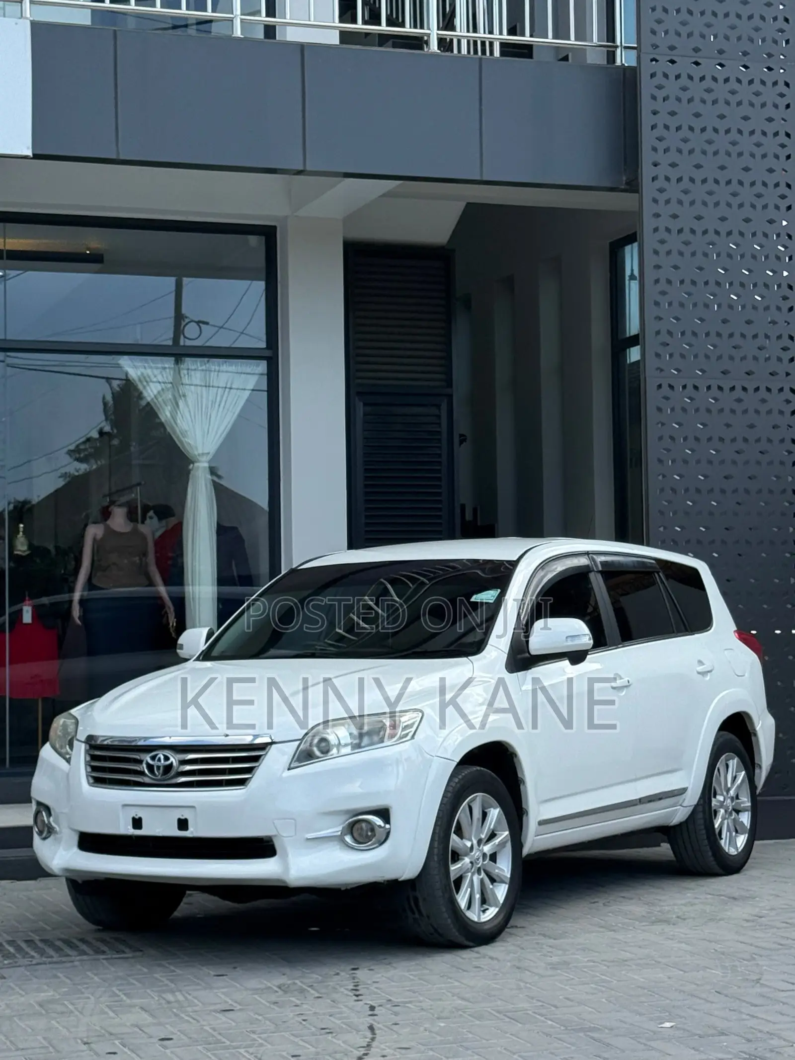 Toyota Vanguard 2010 White
